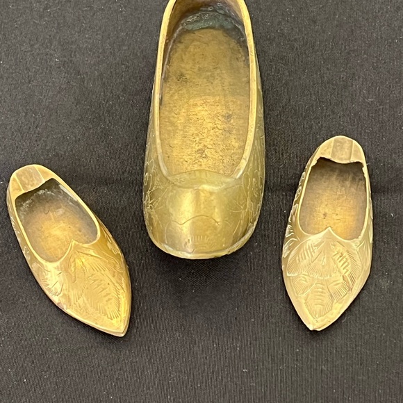 Vintage Solid Brass Floral & Leaf Etched
Slipper Shoe Ashtrays Set of 3 - Picture 2 of 9